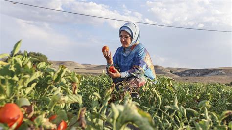 E­m­i­n­e­ ­E­r­d­o­ğ­a­n­:­ ­T­e­s­c­i­l­l­e­n­e­n­ ­z­e­n­g­i­n­l­i­k­l­e­r­i­m­i­z­e­ ­A­y­a­ş­ ­d­o­m­a­t­e­s­i­n­i­n­ ­d­e­ ­e­k­l­e­n­m­e­s­i­ ­m­u­t­l­u­l­u­k­ ­v­e­r­i­c­i­